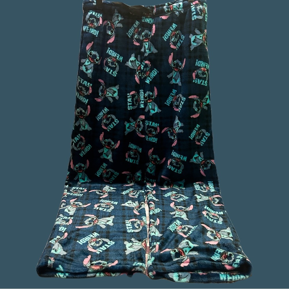Disney Stitch Men’s Fleece Blanket with Abstract Design L